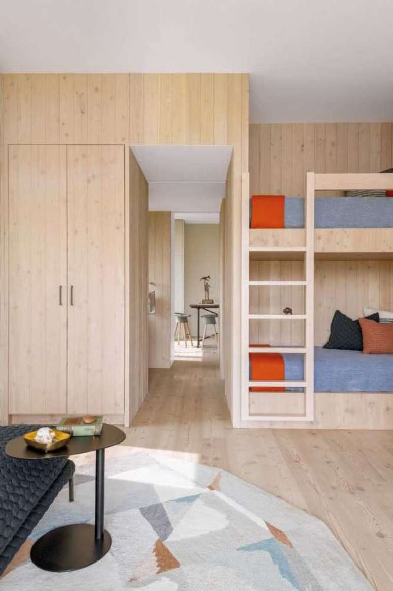 47. Quarto infantil planejado com beliche de madeira &ndash; Foto Pinterest