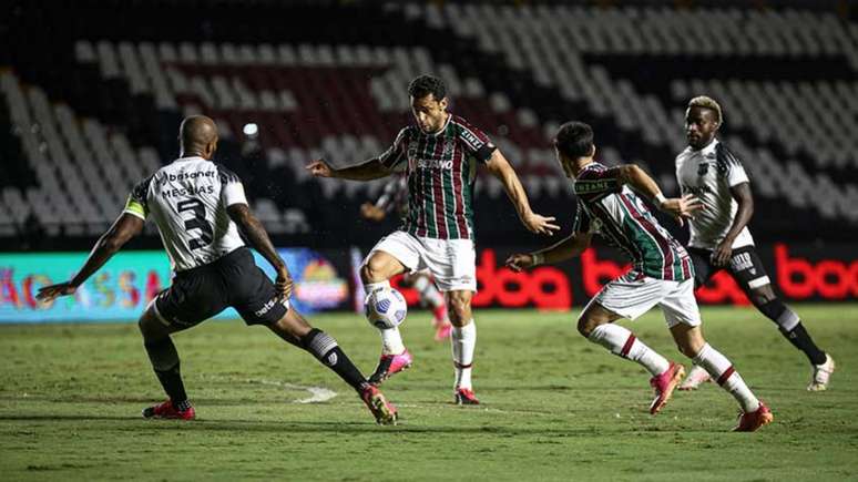 Fred sentiu a coxa logo no início da partida em São Januário (Foto: Lucas Merçon/Fluminense FC)