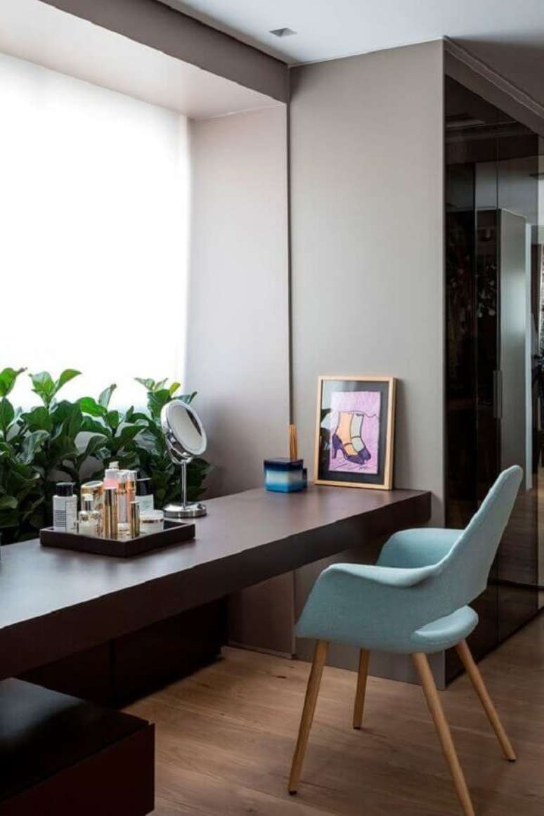 16. Cadeira azul claro para decoração de penteadeira moderna – Foto: Casa de Valentina