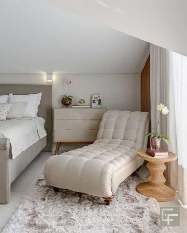 8. O divã poltrona pode ficar posicionado próximo a cama no dormitório. Fonte: Pinterest