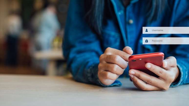 Empresas aconselham que as pessoas não deixem as senhas salvas no celular
