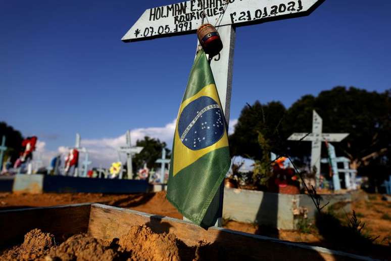 Cemitério Parque Taruma, Manaus, Brasil 20/05/2021. REUTERS/Bruno Kelly