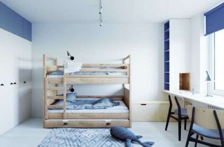 51. Quarto pequeno com beliche de madeira e bancada para estudo &ndash; Foto Pinterset