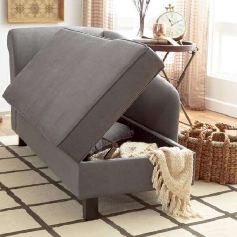 5. A poltrona divã chaise com estrutura de baú é perfeita para guardar itens. Fonte: Birchlane