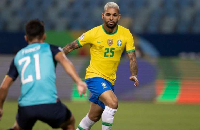 Douglas Luiz pulou a 24 e optou por usar a 25 (Foto: Lucas Figueiredo/CBF)