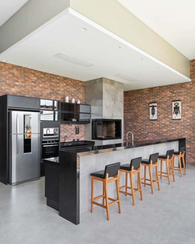 65. Pedra para bancada de granito preto para &aacute;rea gourmet &ndash; Foto Decor Salteado