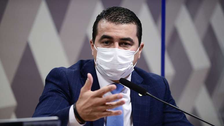 O deputado Luis Miranda colocou o nome de Ricardo Barros novamente no notici&aacute;rio, ao acusar press&atilde;o pela compra da Covaxin; Barros diz n&atilde;o ter participado de 'qualquer negocia&ccedil;&atilde;o' referente &agrave; vacina