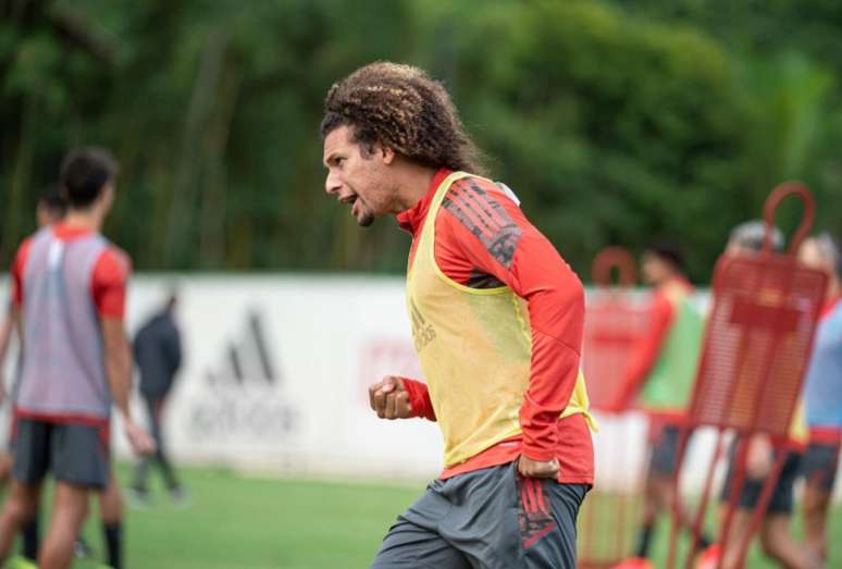 Arão soma três gols nesta temporada (Foto: Alexandre Vidal / Flamengo)