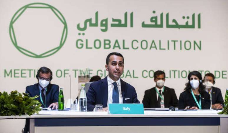 Luigi Di Maio durante cúpula da coalizão anti-EI, em Roma, 28 de junho