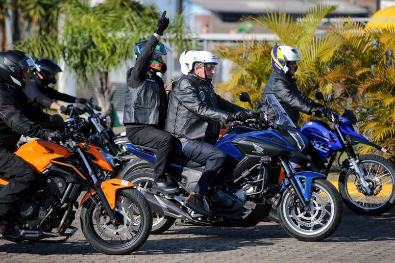 Presidente Jair Bolsonaro partcipa de passeio de motocicleta em Porto Alegre
10/07/2021 REUTERS/Diego Vara 