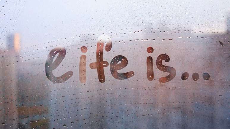 Janela emba&ccedil;ada