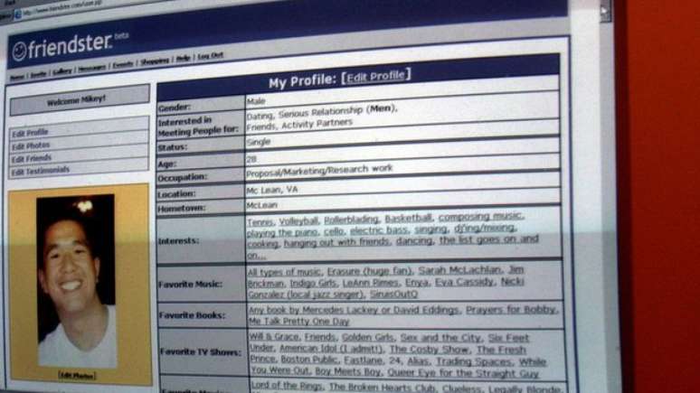 O site Friendster, lan&ccedil;ado em 2002, foi a primeira t&iacute;pica rede social da Web