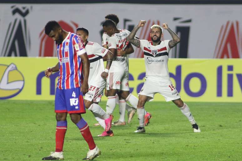 Com time misto, São Paulo vence o Bahia com gol no fim