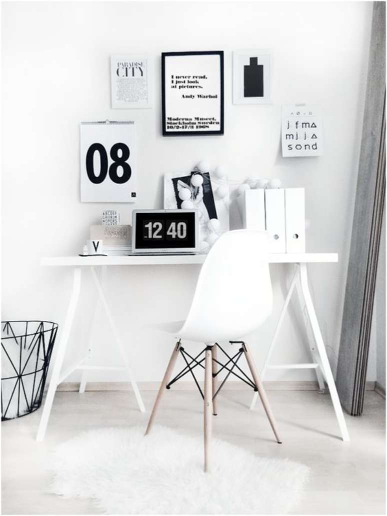 29. Mesa cavalete branca com decoração preto e branco – Foto Blog Lovin