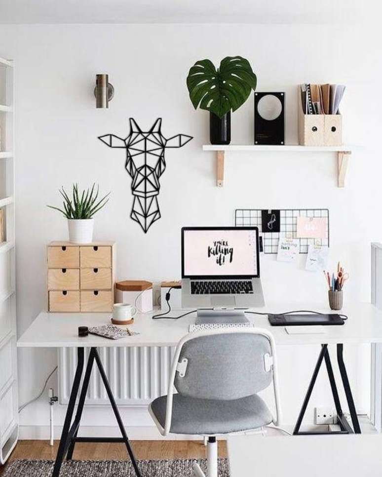 35. Mesa de escritório confortável com cavalete de ferro preto – Foto Princesas Empreendedoras