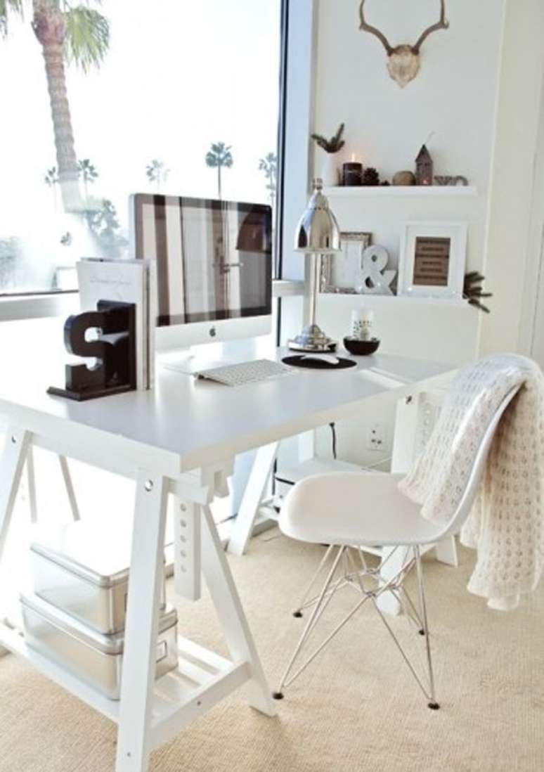 9. Cavalete branco para escritório planejado – Foto Bubbelsoda
