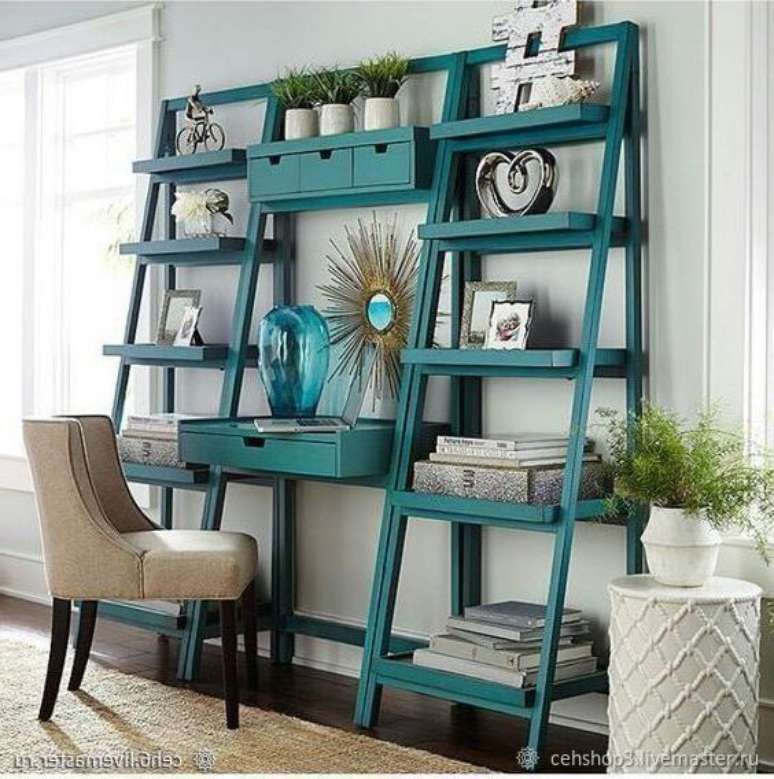 21. Escrivaninha com estante cavalete turquesa na sala de estar &ndash; Foto Live Master