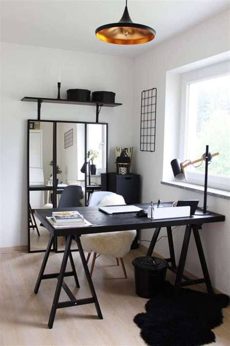 55. Mesa cavalete preta para escritório moderno – Foto Decore Warding
