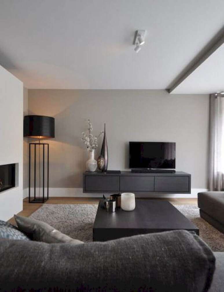 37. Decoração com abajur de pé para sala de estar cinza moderna – Foto: Futurist Architecture