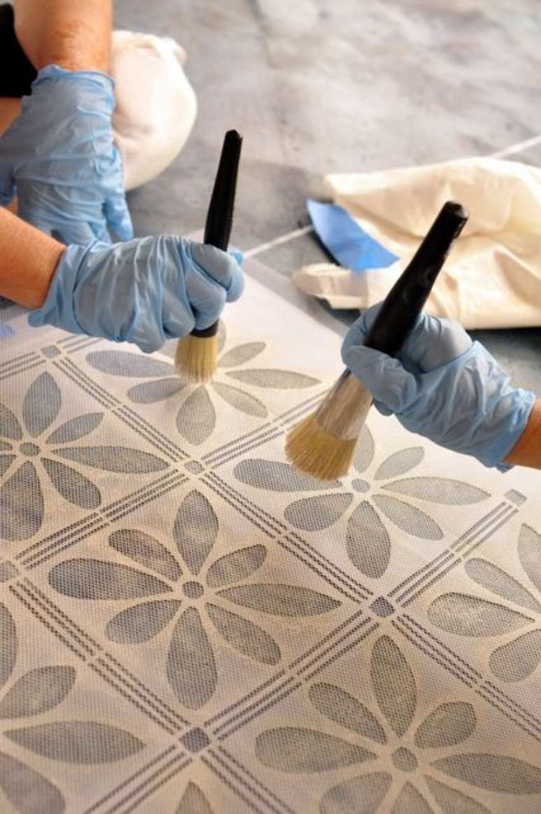24. Piso pintado em tons de cinza &ndash; Foto Moroccan Maryam