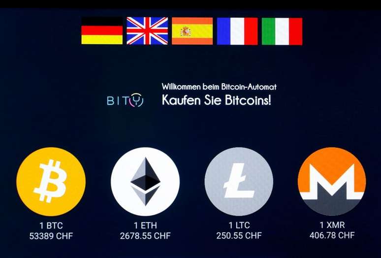 Logo da moeda digital ether e de outras criptomoedas em terminal em Zurique, na Su&iacute;&ccedil;a 
29/04/2021
REUTERS/Arnd Wiegmann