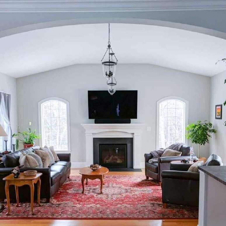 58. Tapete persa para decoração de sala com lareira – Foto: MT Esty Manor