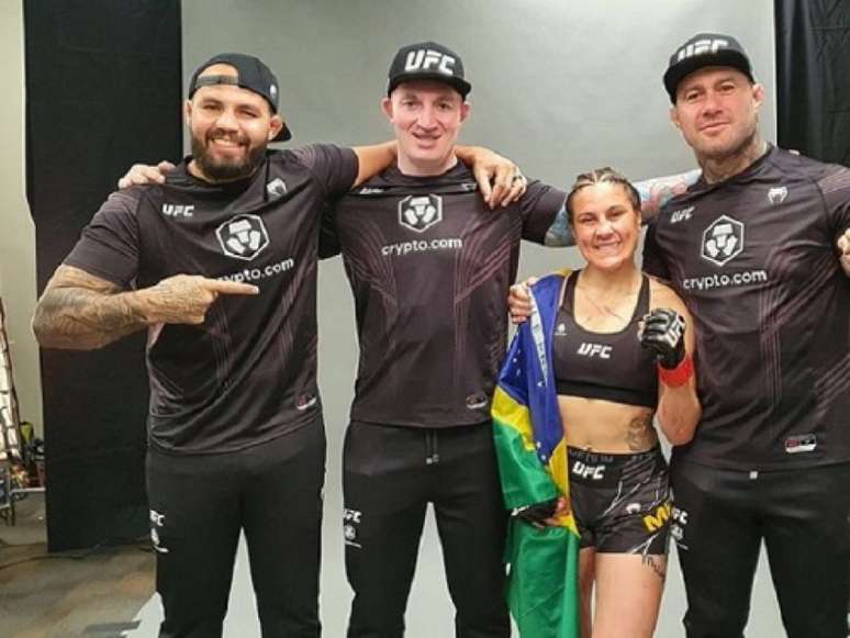 Jennifer Maia superou Jessica Eye no card do UFC 264 (Foto: Reprodução/Instagram)