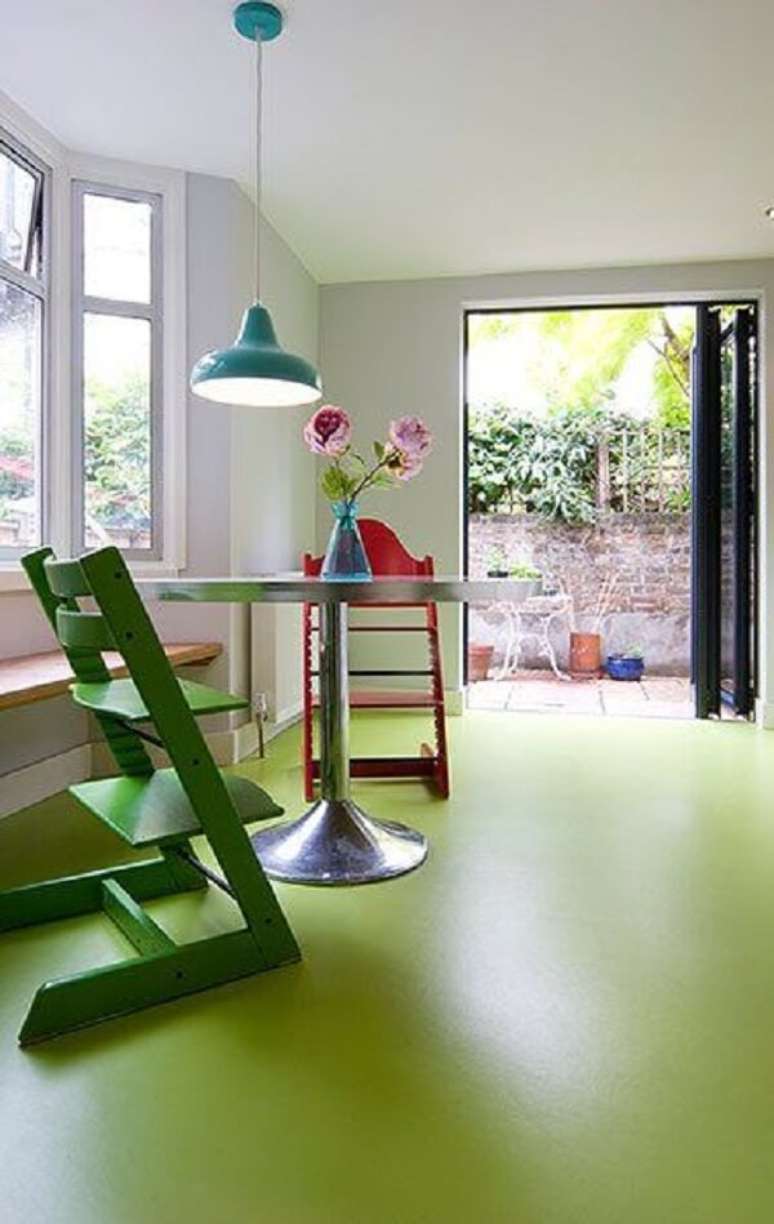 31. Piso pintado verde claro com resina epoxi &ndash; Foto The Guardian