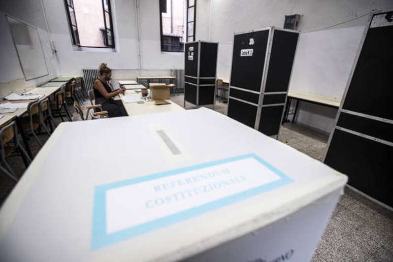 Votações na Itália são todas com cédulas de papel