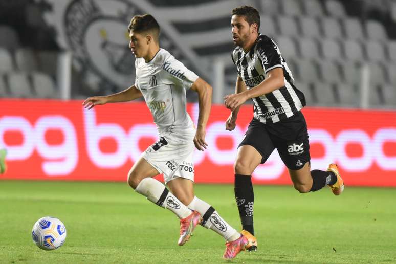 Gabriel Pirani no jogo contra o Atlético-MG pelo Brasileirão Ivan Storti/Santos FC