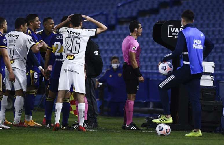 A Conmebol não aprovou a arbitragem de Andres Rojas e do operador do VAR, Derlis Lopez-(Divulgação/Conmebol)