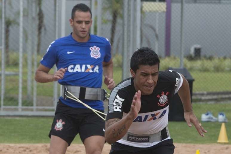 Paulinho tem como prioridade mais uma passagem pela Europa (Foto: Daniel Augusto Jr./Ag. Corinthians)