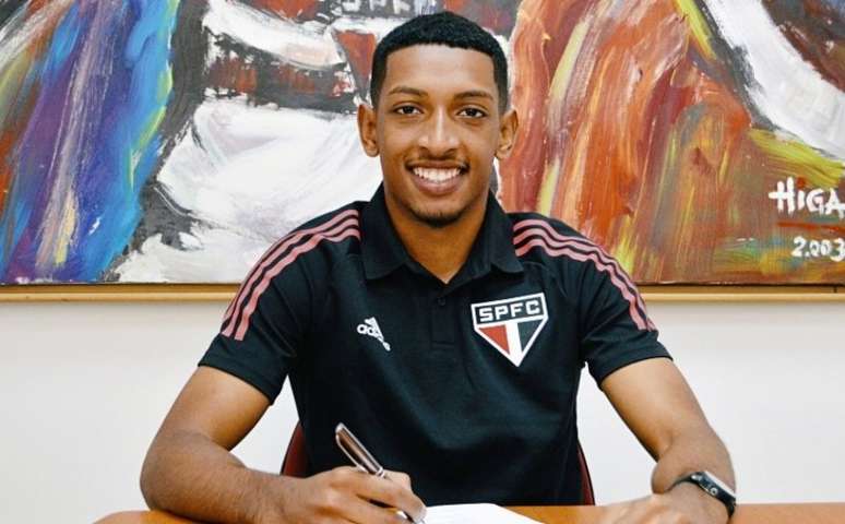 Talles renovou seu contrato com o São Paulo (Foto: Fellipe Lucena / saopaulofc)