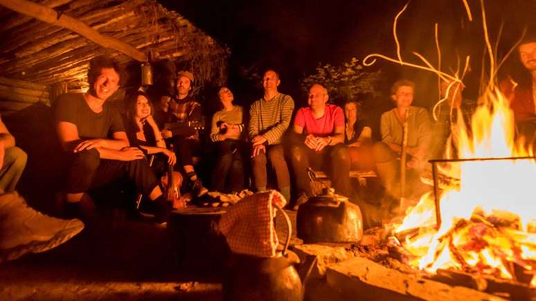 Lee realiza anualmente eventos musicais em florestas durante abril e maio, quando os rouxinóis da África visitam o Reino Unido