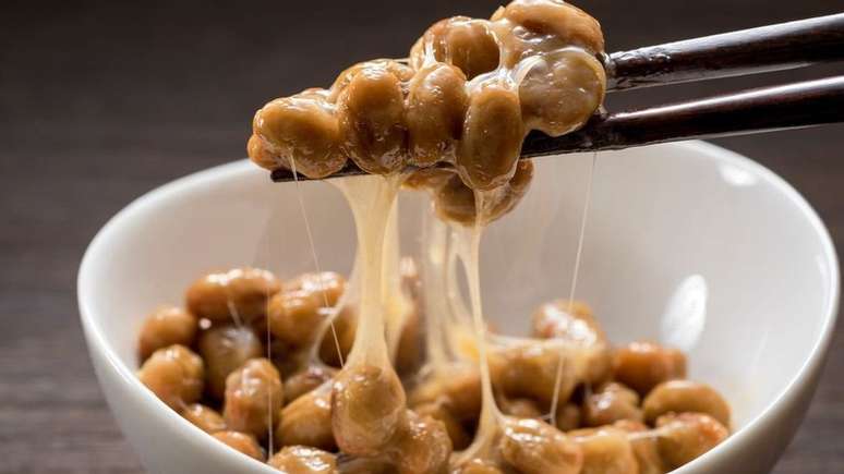 Natto parece e cheira "nojento" para muitos, mas &eacute; um alimento altamente nutritivo.
