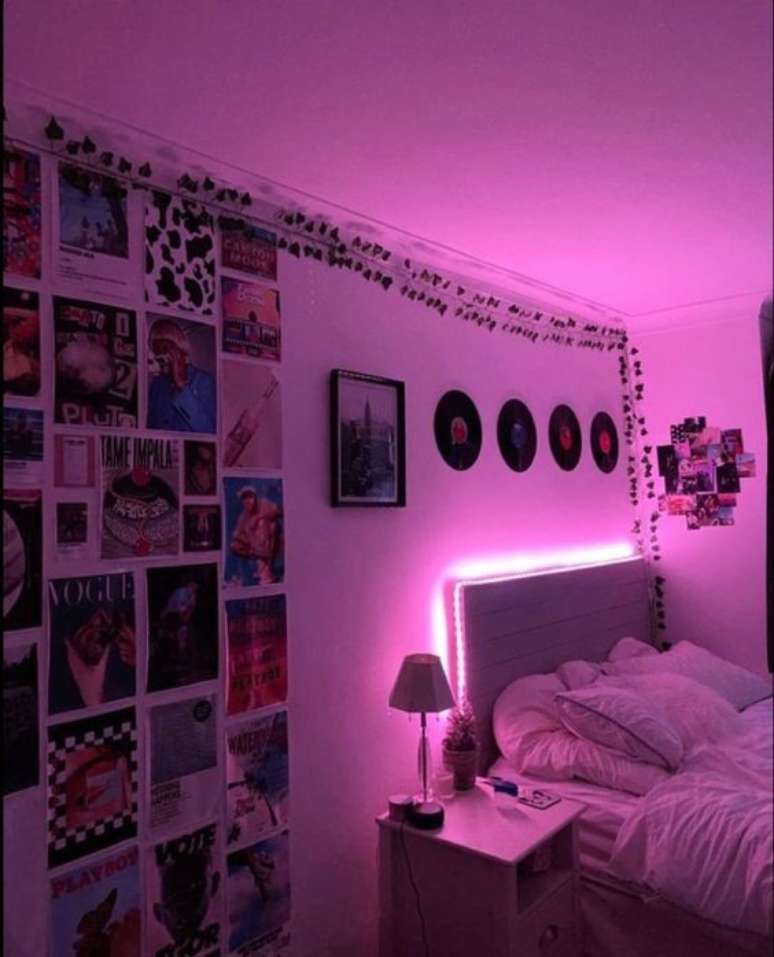 26. Quarto com luz neon na cabeceira da cama – Foto Vamos Mamaes