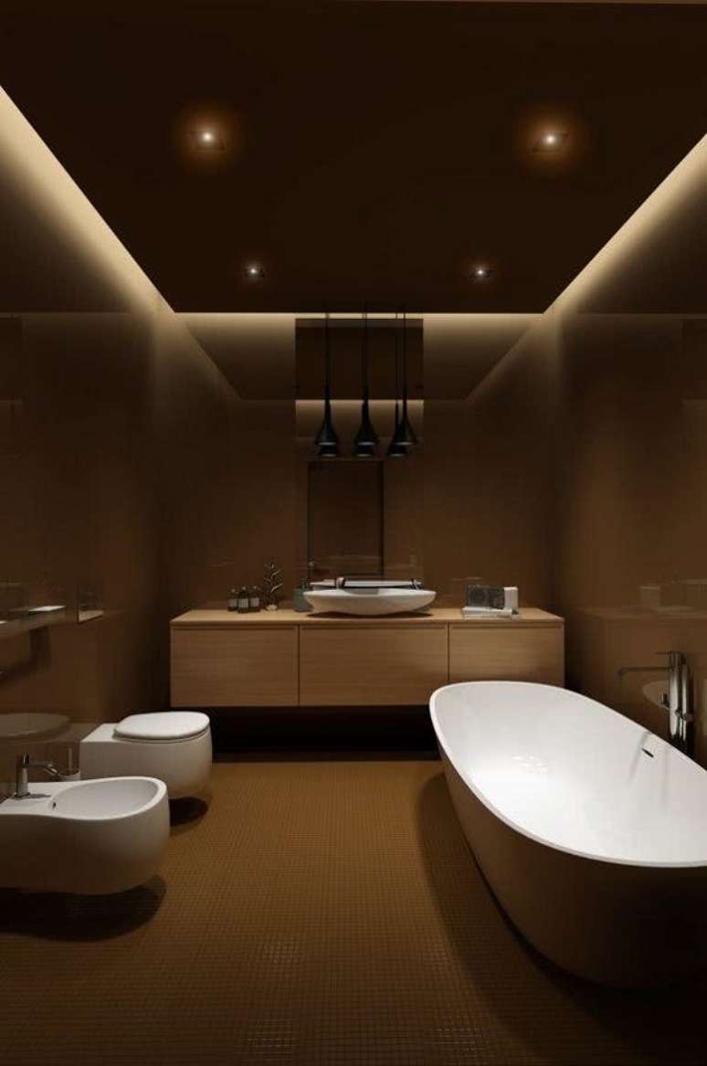 14. Banheiro grande com banheira de imersão decorado com revestimento bege escuro – Foto: Behance