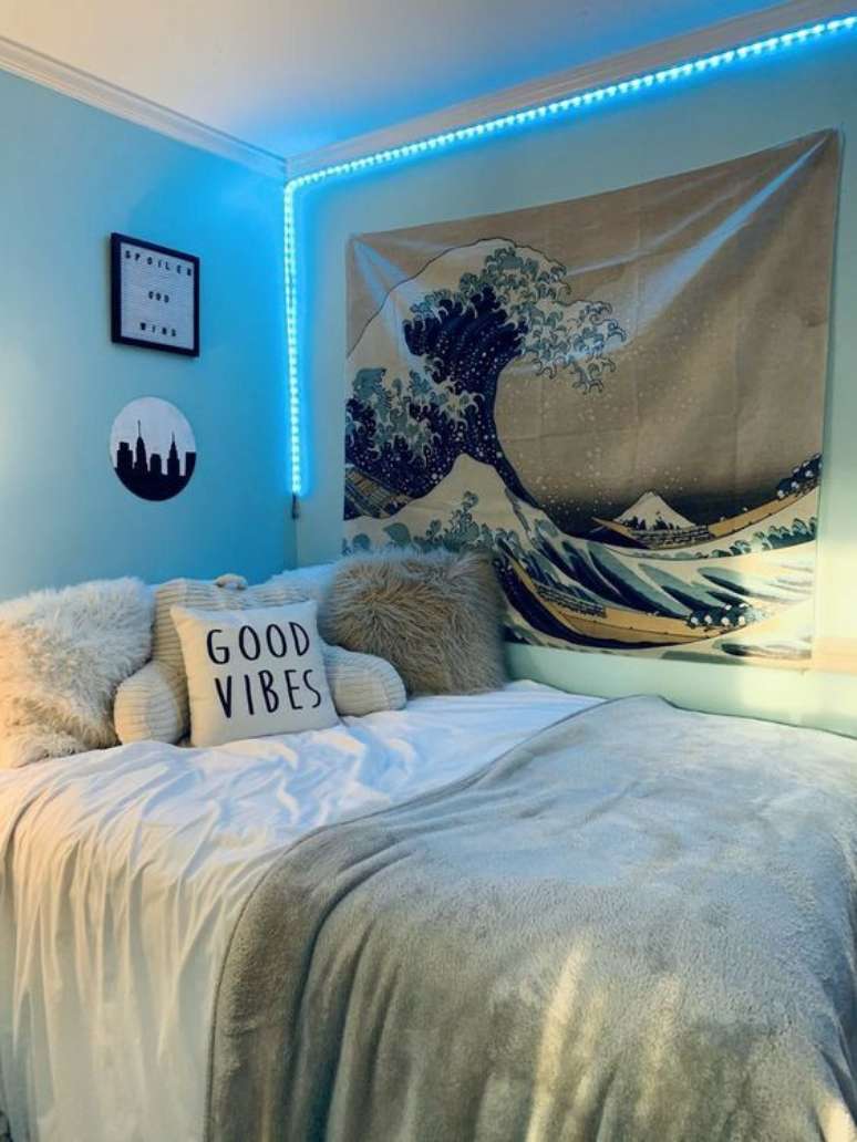 17. Luz neon azul no quarto decorado – Foto Pinerest