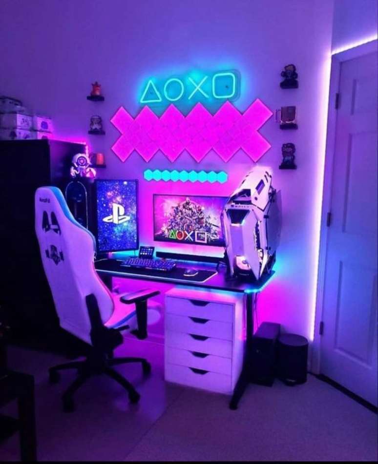 35. Quarto gamer com luz neon tem&aacute;tica &ndash; Foto Pinterest