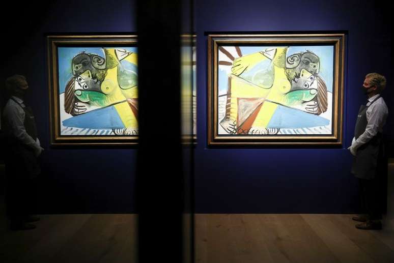 Assistente de galeria posa ao lado de obra do pintor Picasso
24/6/2021
REUTERS/Henry Nicholls 