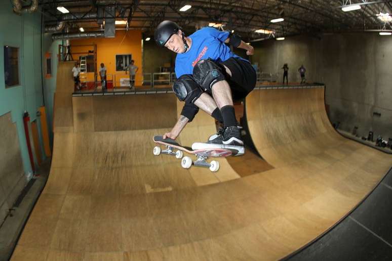Tony Hawk em pista de skate na Califórnia
08/05/2020
REUTERS/Mike Blake