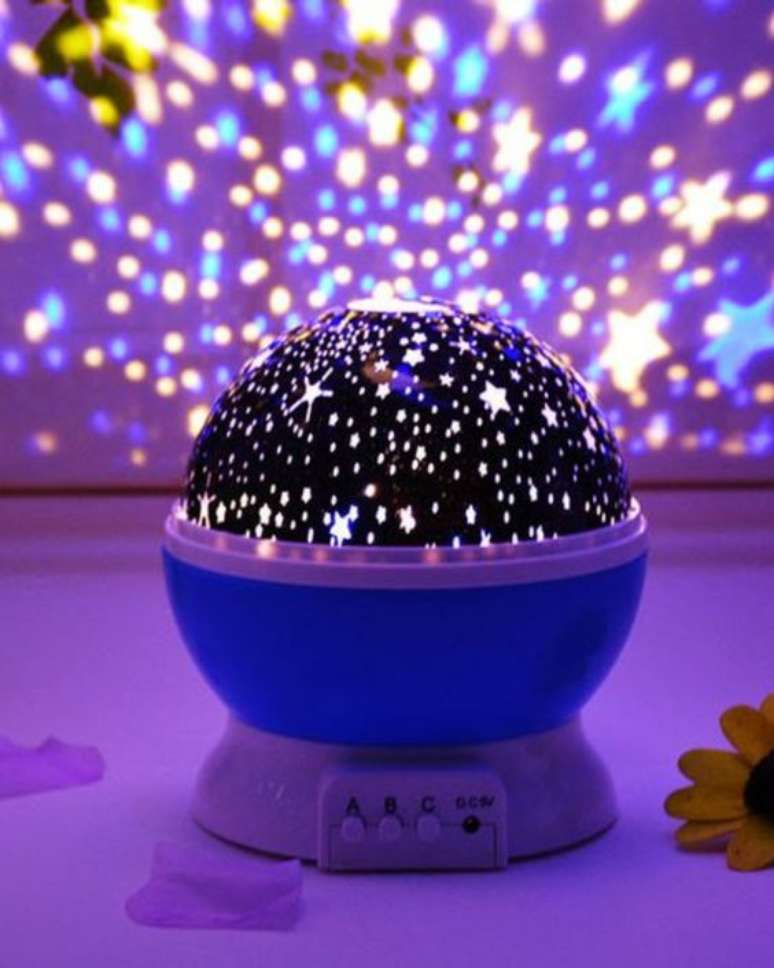 16. Luminária com luz neon em formato de estrelas – Foto Fashion Bubbles