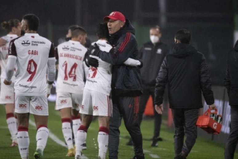 Renato celebra gol com Michael (Foto: Alexandre Vidal/Flamengo)