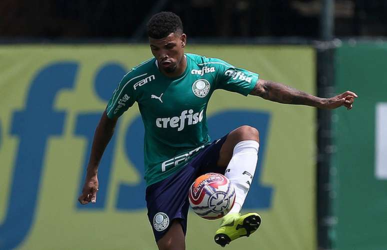 Juninho durante treinamento, na Academia de Futebol (Foto: Agência Palmeiras/Divulgação)