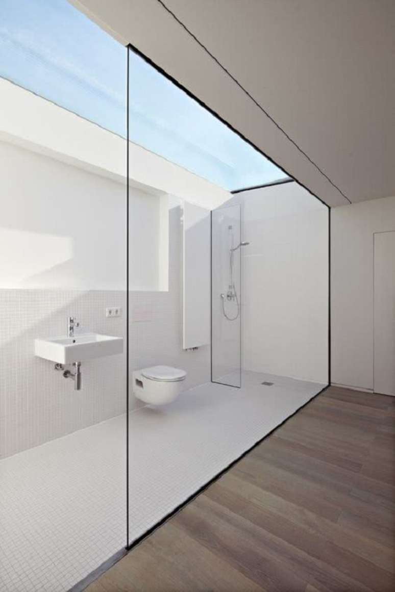43. Decoração minimalista para banheiro grande moderno – Foto: Archzine
