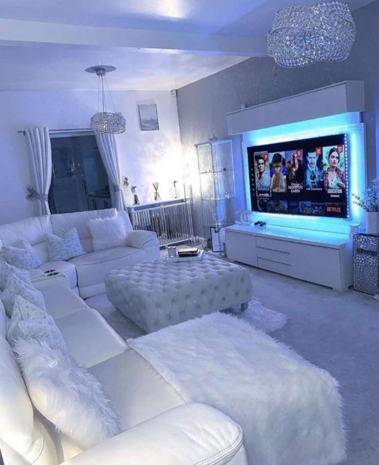 45. Sala de estar com televis&atilde;o iluminada &ndash; Foto Pinterest