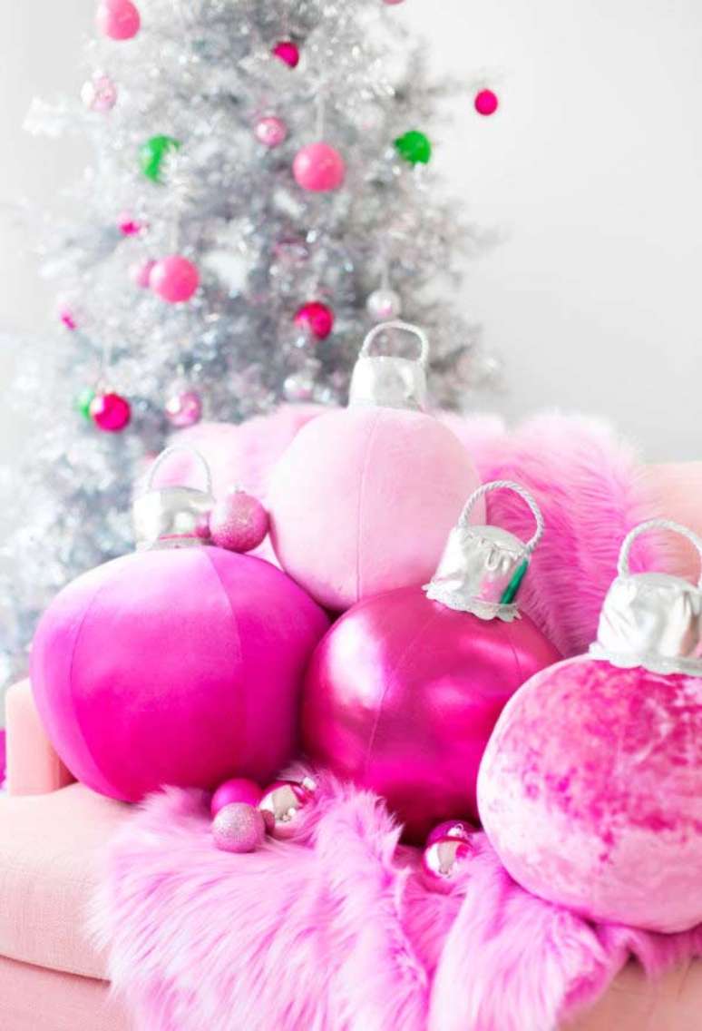 67. Festa de natal decorada com almofadas divertidas &ndash; Foto Pinterest