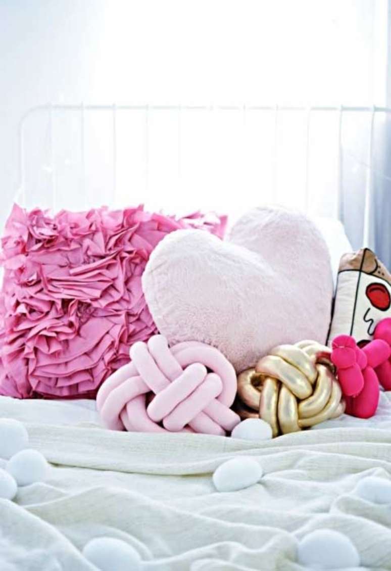 61. Cama decorada com almofadas divertidas &ndash; Foto Pinterest