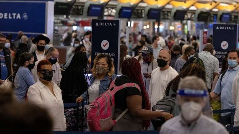 Passageiro infectado esteve nos aeroportos de Atlanta (acima) e Dallas; por conta das medidas preventivas à covid-19, acredita-se que risco de ele ter contagiado outras pessoas seja baixo
