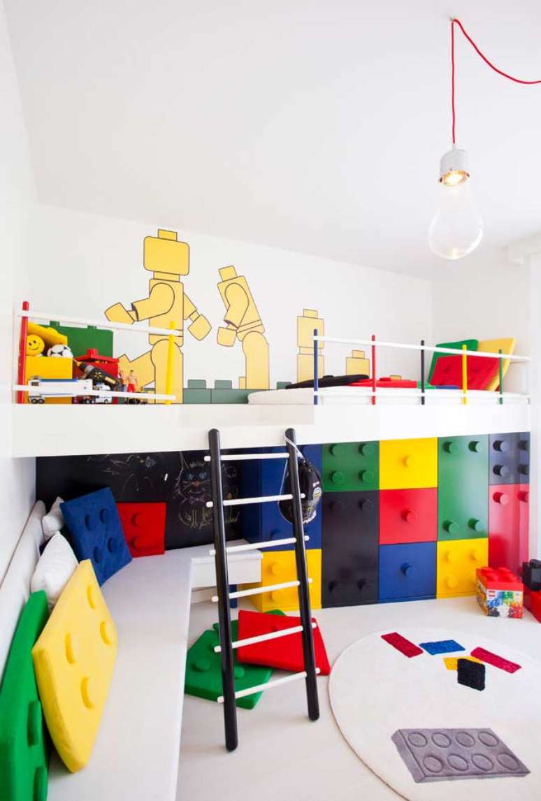 49. Almofadas divertidas para quarto infantil em formato de lego – Foto Pinterest